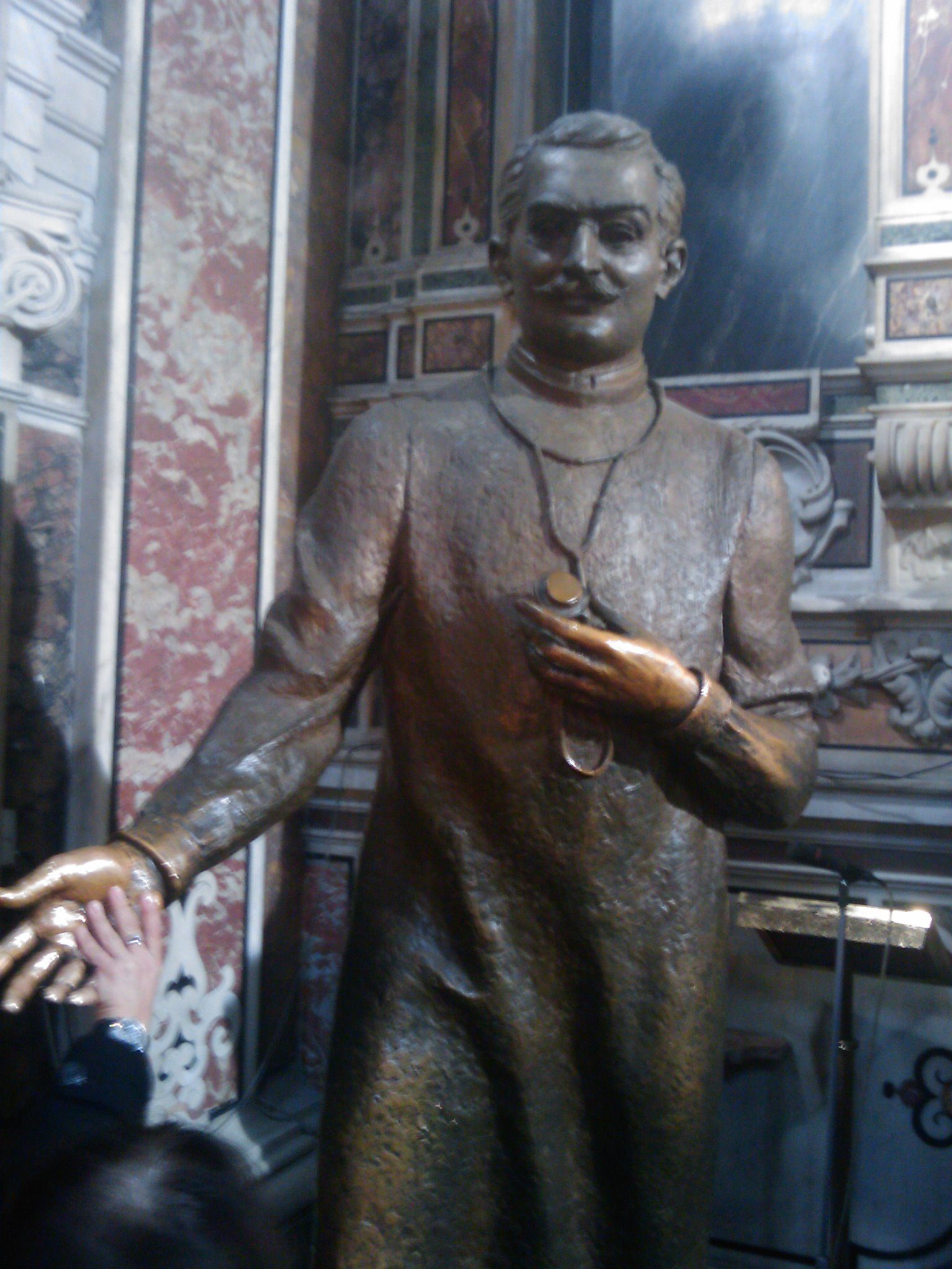 Moscati statue 3.jpg